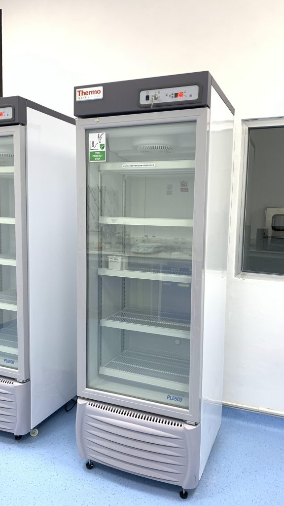 Lemari Pendingin (Lab Refrigerator) Thermo Scientific™ PL6500